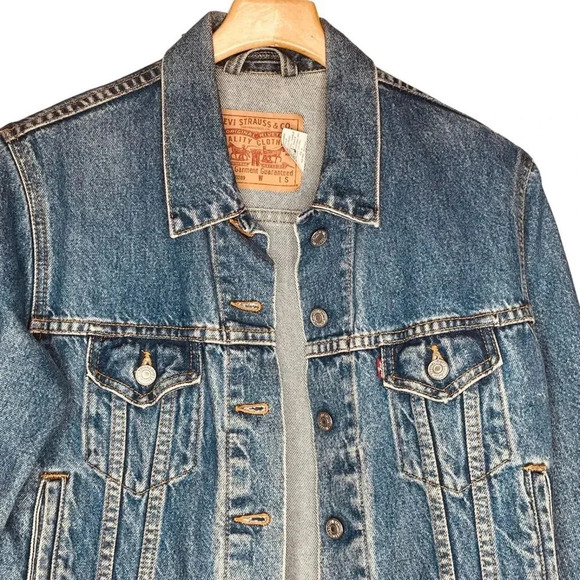 Vintage Levi’s Women's Medium Wash ‘70s Two Pocket Denim Trucker Jacket - Picture 2 of 11